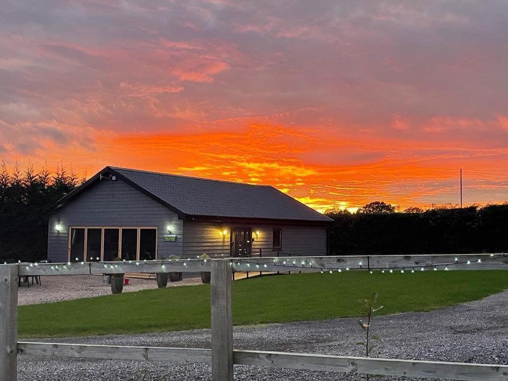King Richard'S Luxury Lodge - Sleeps Up To 8 ,Dog Friendly ,Near Sherwood Forest At Fairview Farm In Nottingham Set In 88 Acres And Great For Groups,Family Gatherings,Corporate Events Exterior foto